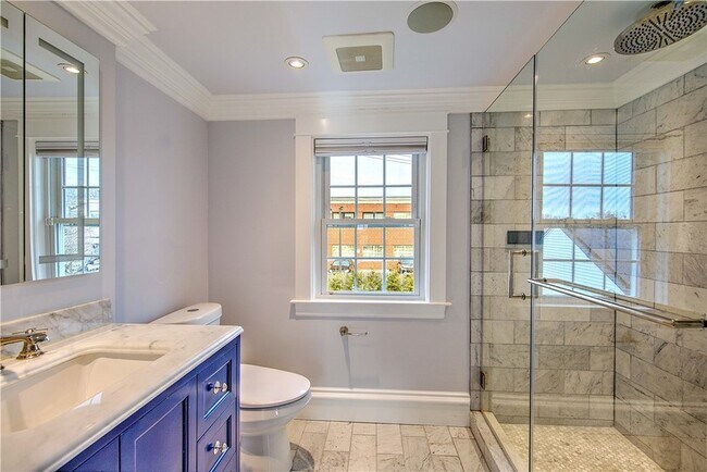 Building Photo - 11 Elmcroft Ave