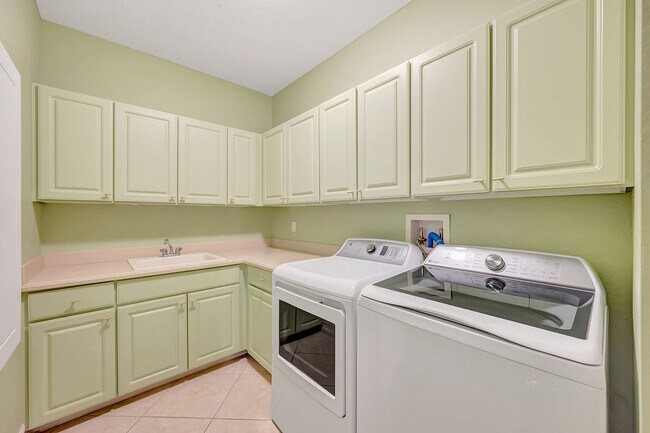 Building Photo - 7168 Lemuria Cir