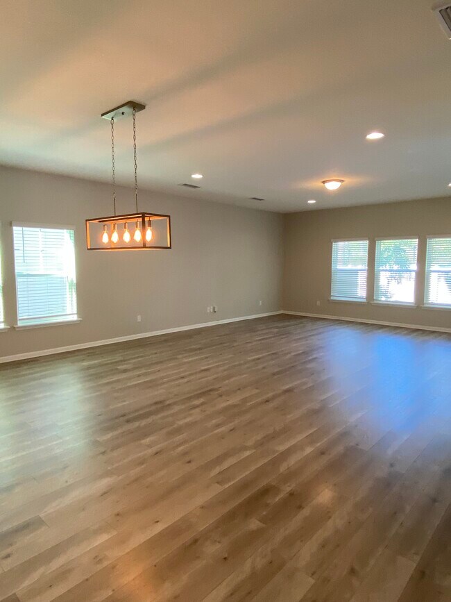 Building Photo - 2175 Eagle Talon Cir