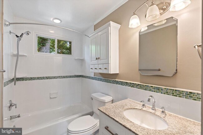 Building Photo - 6610 Bowie Dr