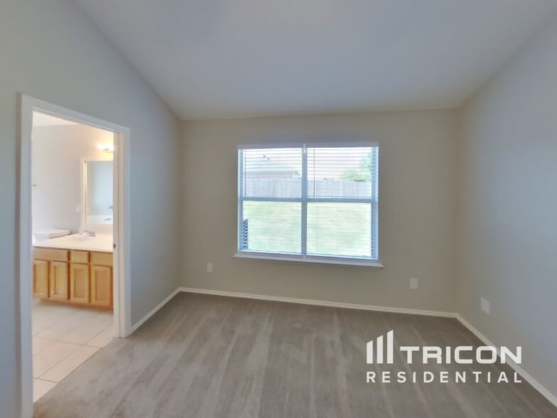 Building Photo - 745 Buffalo Springs Dr
