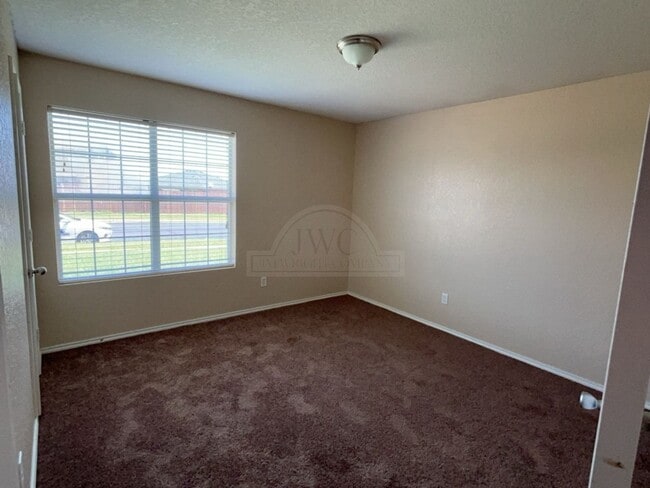 Building Photo - 3308 Lakecrest Dr