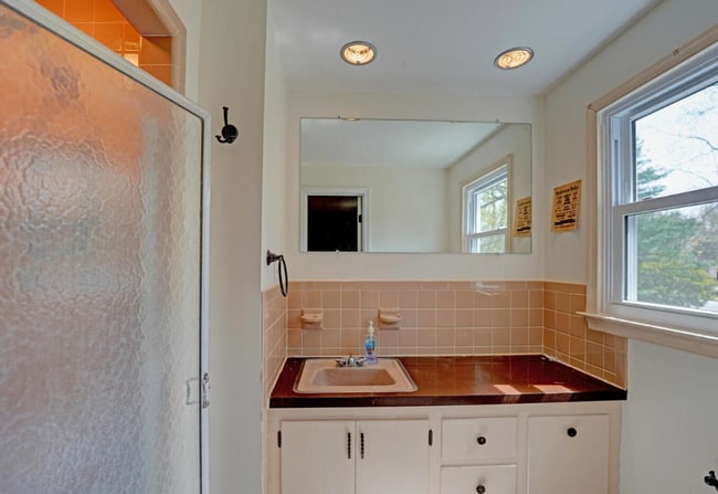 Building Photo - 606 Wyoming Ave