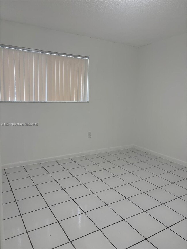 Building Photo - 2710 W 76th St