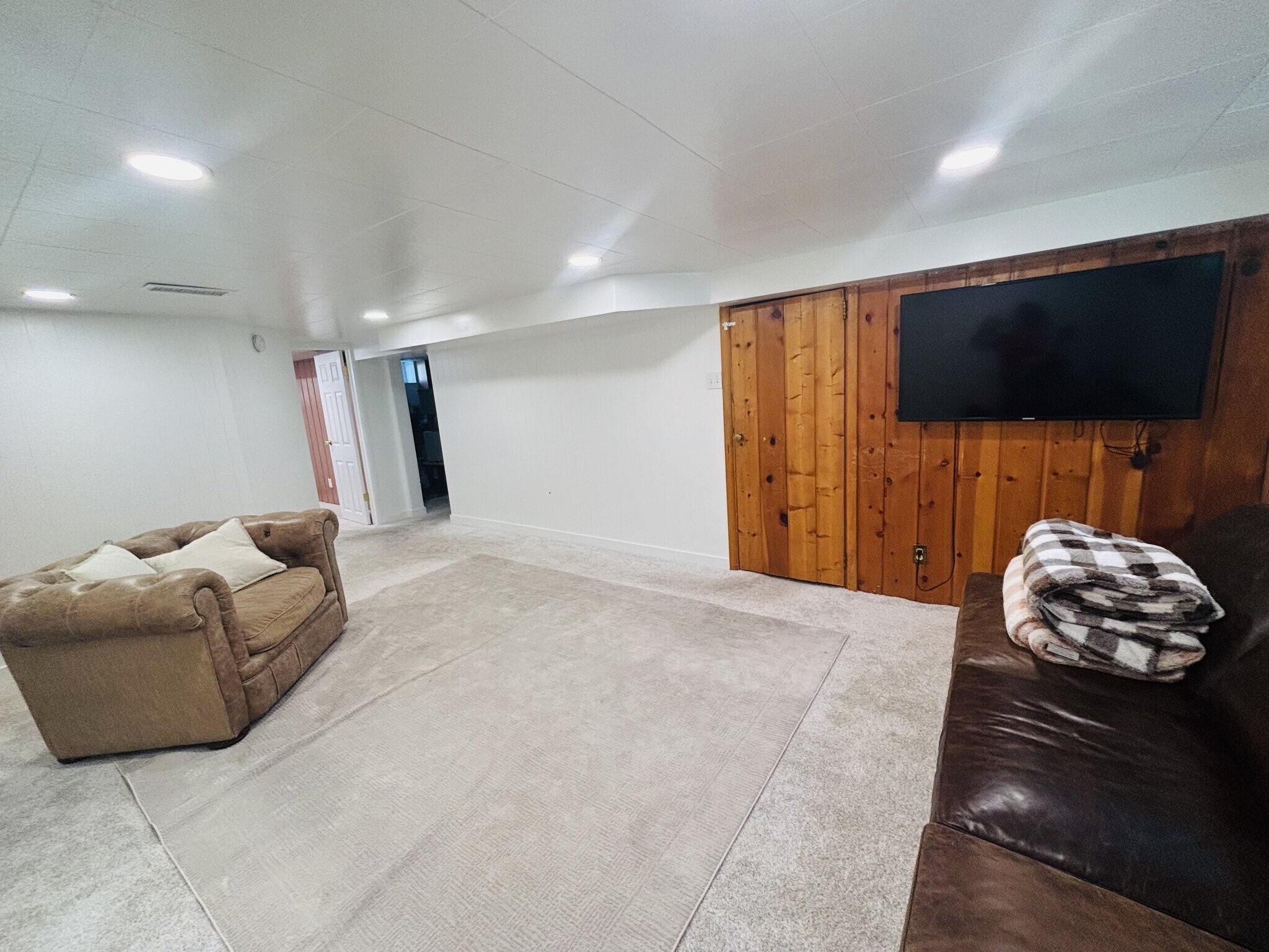 Building Photo - 586 S 400 E