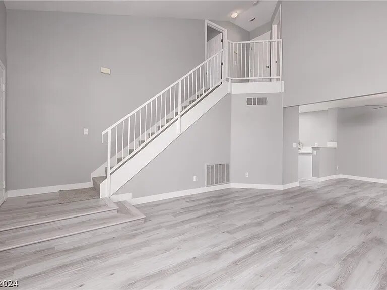 Building Photo - 8437 Majestic View Ave