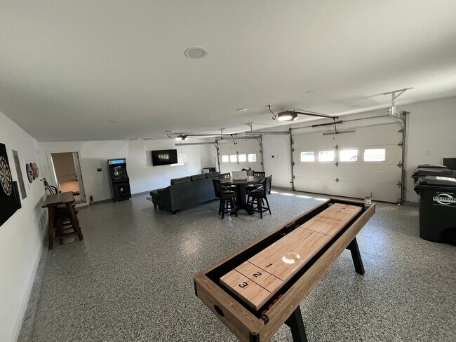 Building Photo - Brand new remodeled home in Monroe!