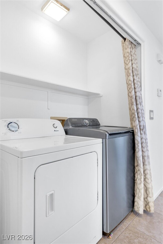 Building Photo - 7600 Beverly Hills Dr