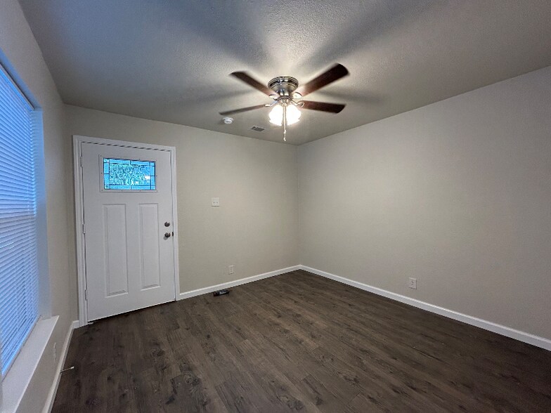 Building Photo - 5605 Hiett Ct