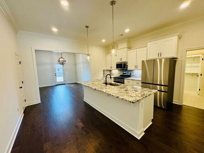 Building Photo - FENCED yard-great location at the base of Keel Mountain