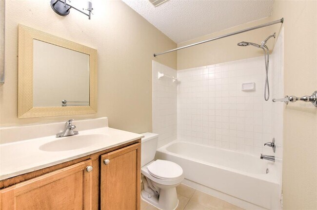 Building Photo - 308 Lake Parsons Green