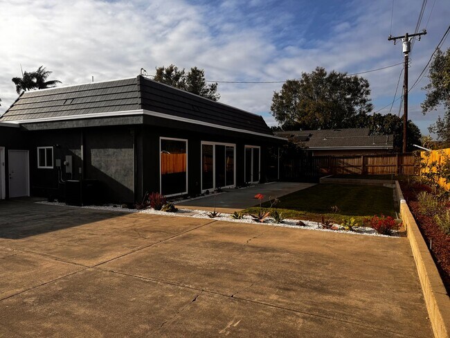 Building Photo - Spacious 3 Bed 2 Bath in 55+ Community, In...