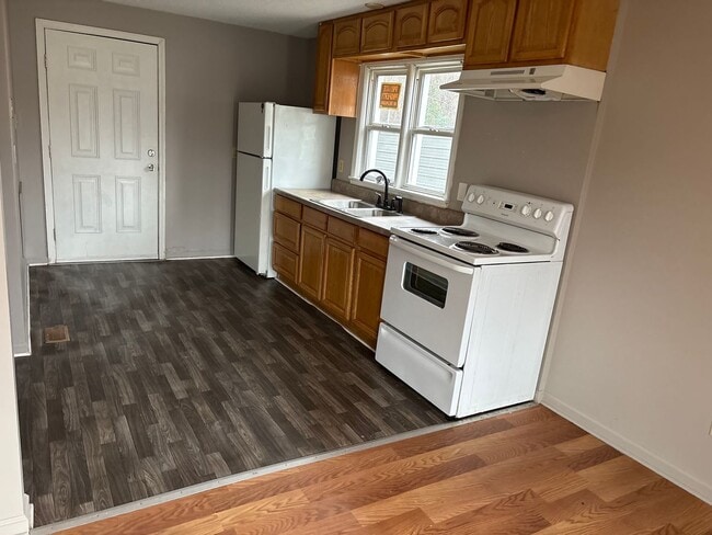 Building Photo - 2 bedroom, 1 bathroom home available in Winston-Salem!