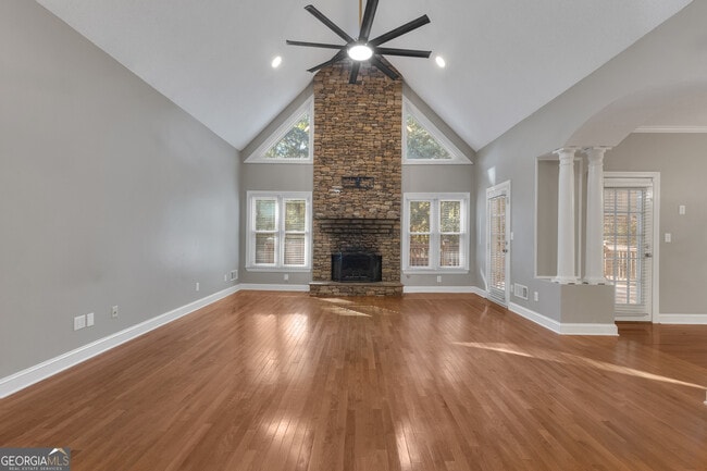 Building Photo - 135 Handshaker Ct