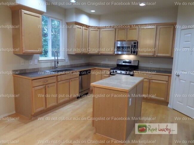 Building Photo - Meticulously Maintained 4-Bedroom Home in Sought-After Bothell Location!