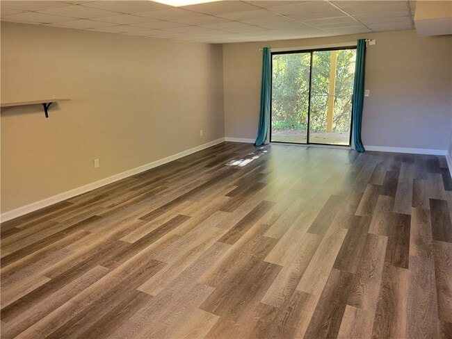 Building Photo - 410 Collett Ave