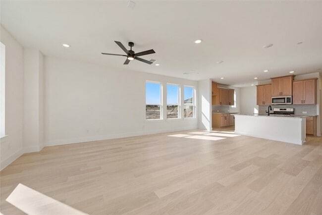 Building Photo - 9601 Dahlia Blvd