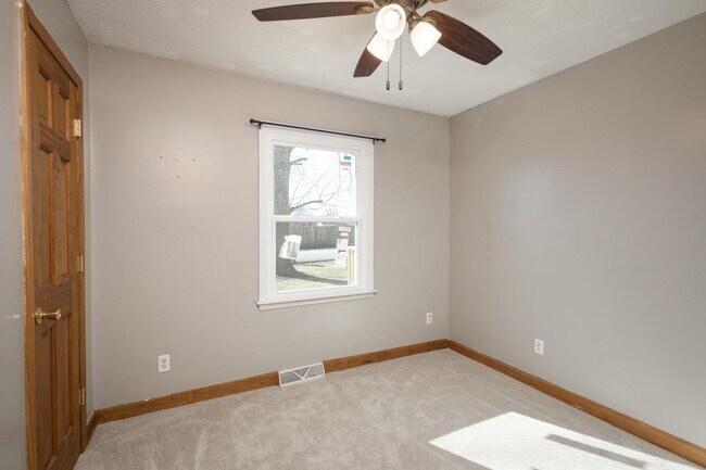 Building Photo - 122 Willa Ln