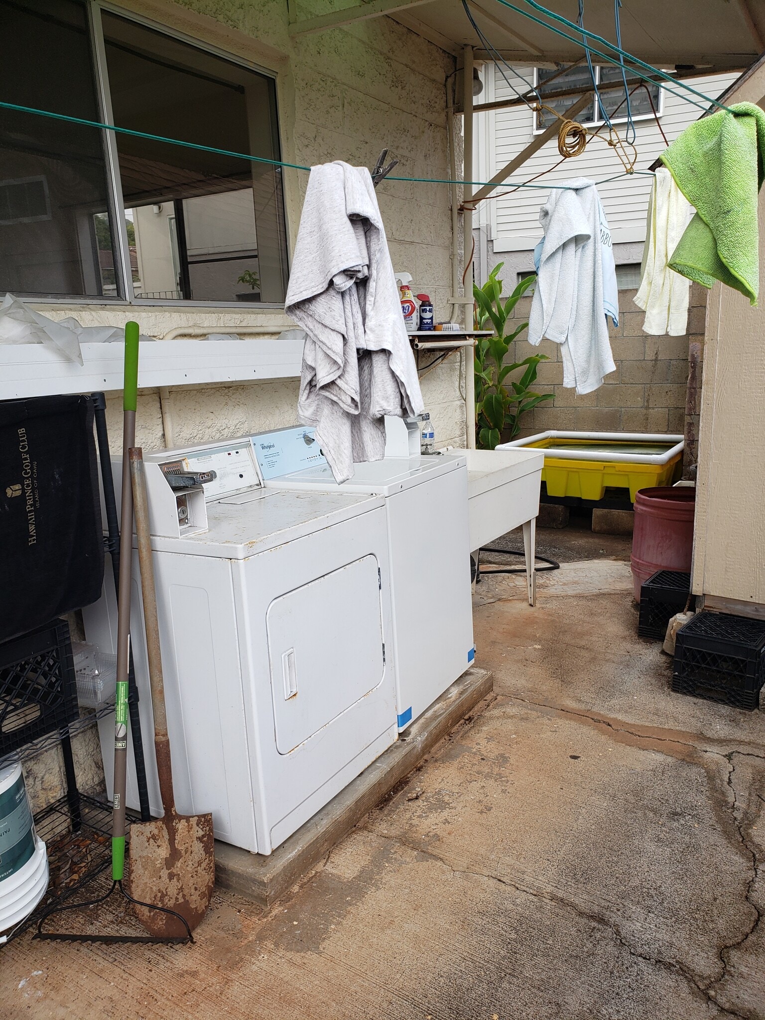 Laundry - 1915 Ulana St