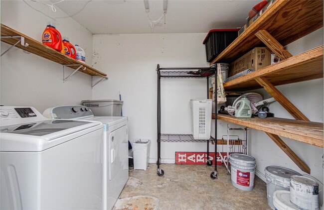 Building Photo - 15510 Cypress Garden Dr