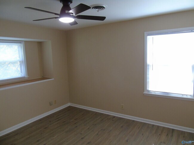 Building Photo - 2504 Maysville Cir NE