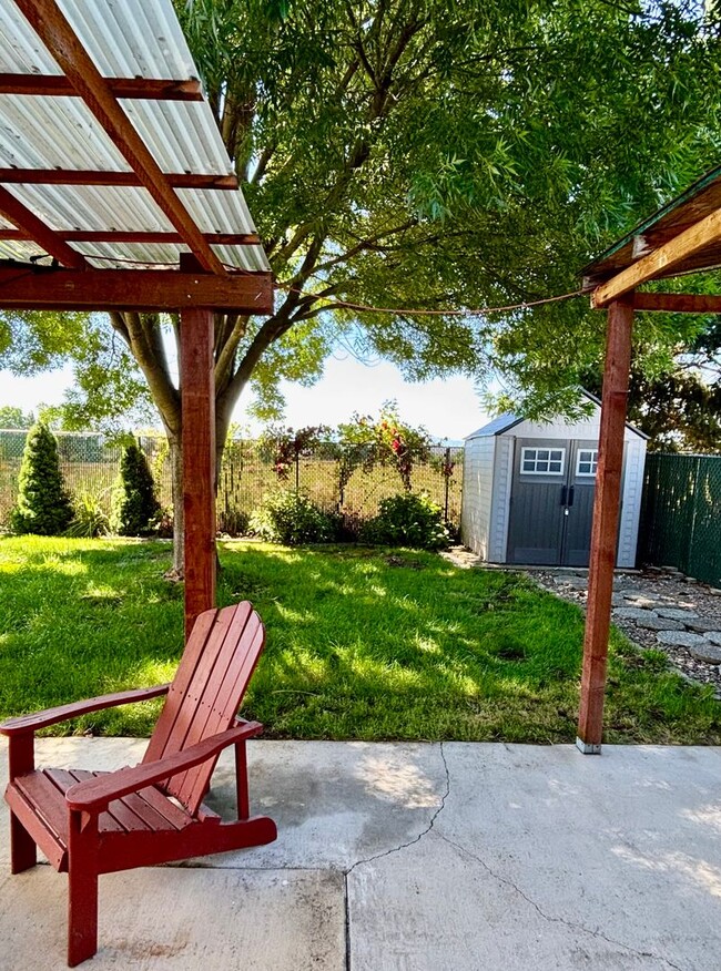 Building Photo - 2212 Lara Ln