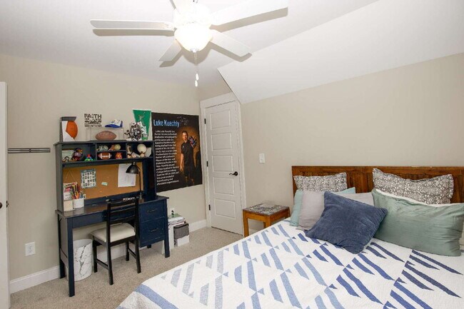 Building Photo - "Charming 4-Bedroom Retreat with Fireplace and 3 Full Baths in Aberdeen!"
