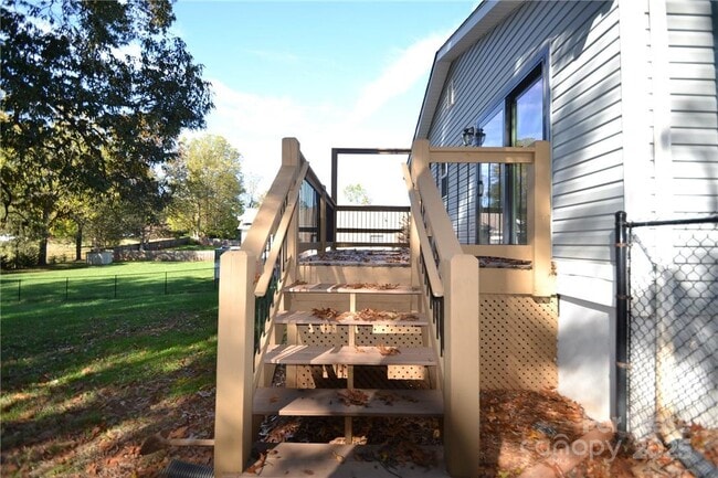 Building Photo - 1212 Beechwood Dr