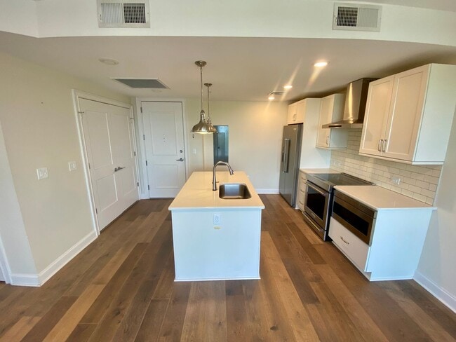 Building Photo - Apartment with Waterview in Downtown Wilmi...