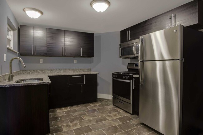 Building Photo - 4 bedroom in South Side