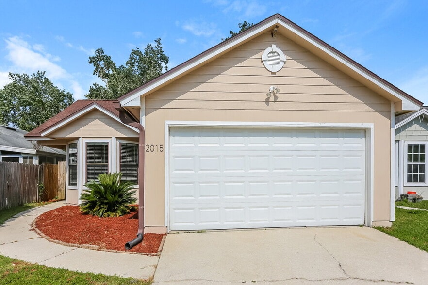 Primary Photo - 2015 Cardiff Ln