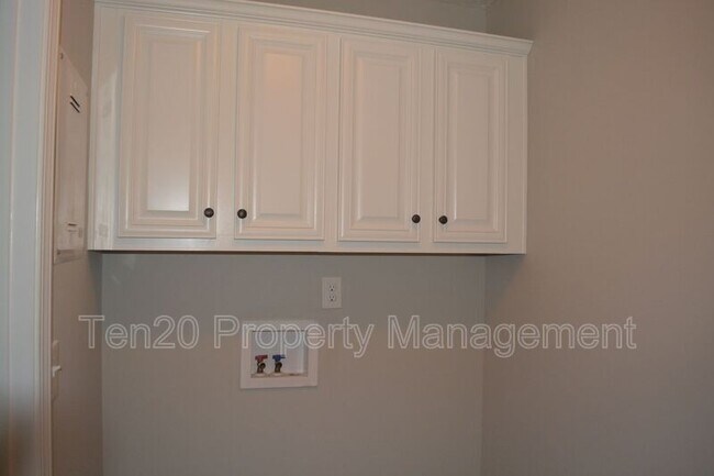 Building Photo - 7477 Coppice Dr