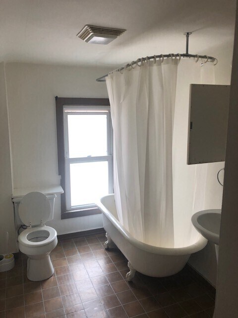 Building Photo - 824 Huestis Ave