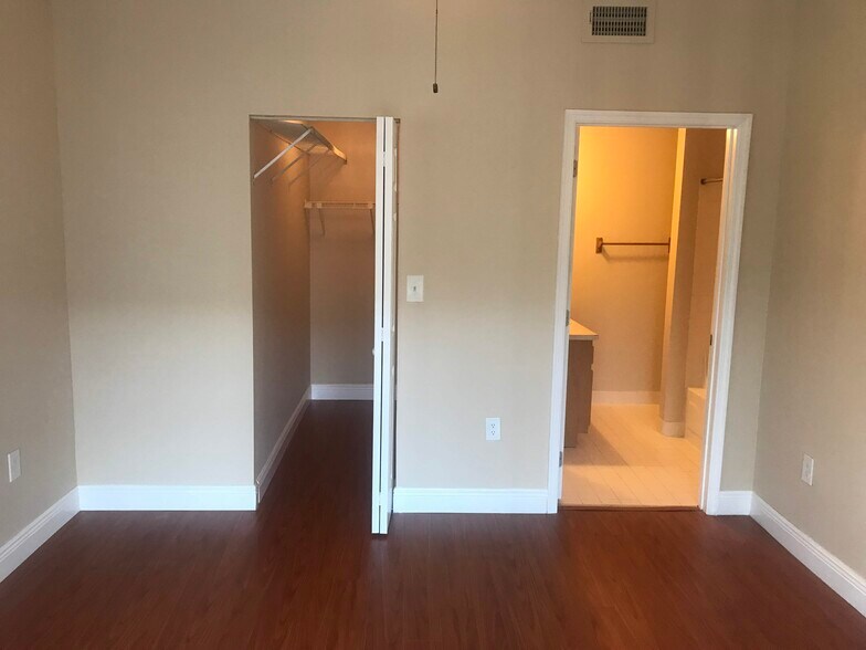 Building Photo - 2445 SW 18th Ter