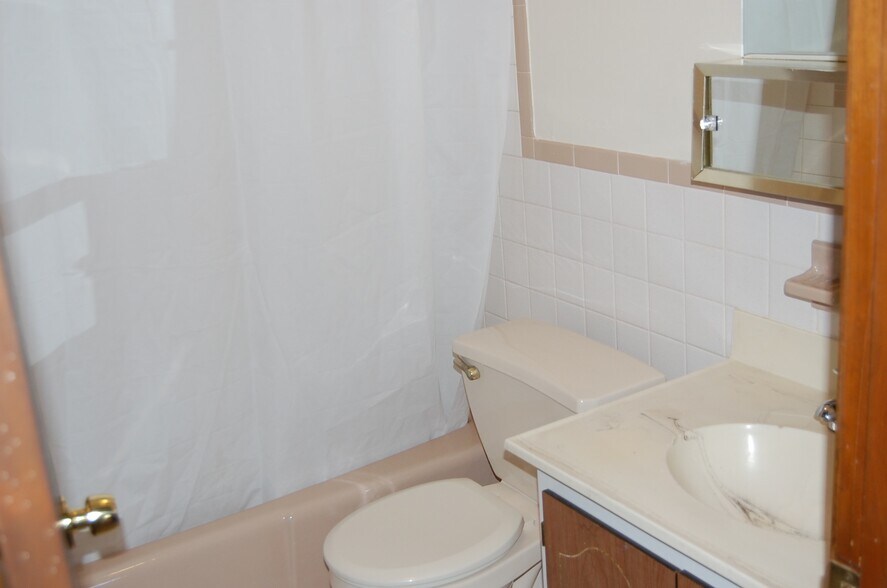 Building Photo - 75 Winthrop St