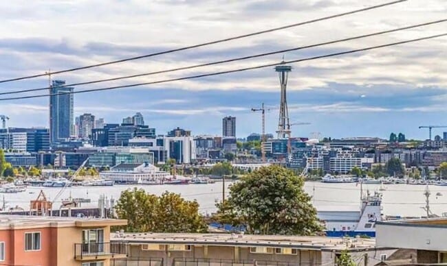 Building Photo - East Lake Town House