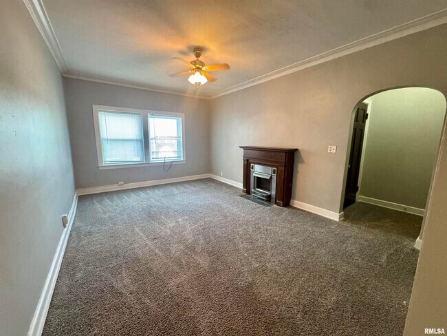 Building Photo - 2028 7th Ave