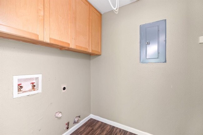 Building Photo - 1422 Yorkshire Dr