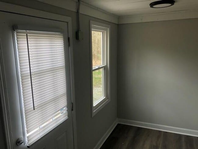 Building Photo - 2 bedroom home on large lot