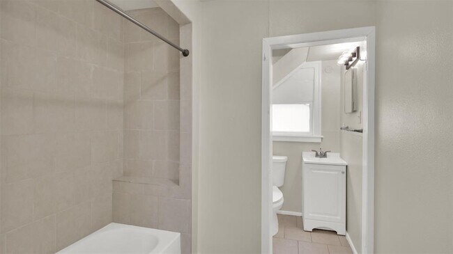 Building Photo - 4010 Speedway