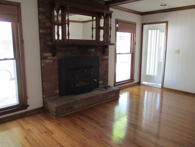 Building Photo - 2901 Creekside Dr