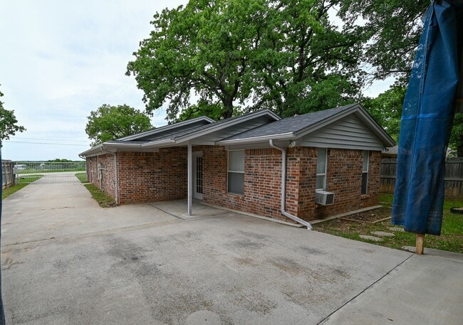 Building Photo - Charming 3 Bedroom 2 Bath, Decatur TX