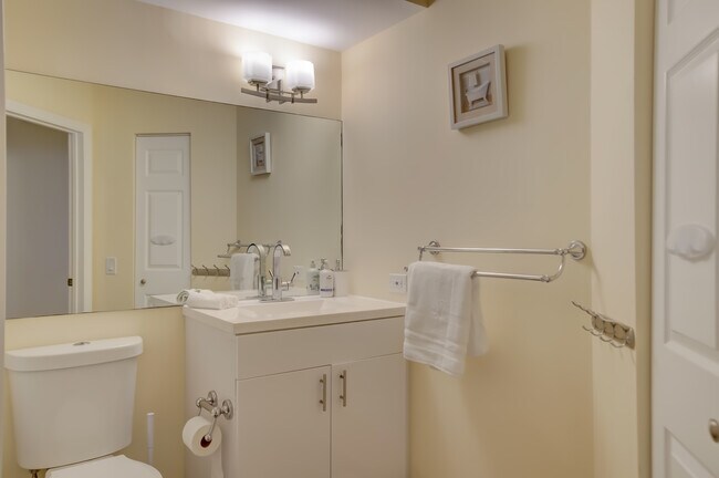 Building Photo - 17100 N Bay Rd