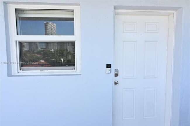 Building Photo - 947 Lenox Ave.