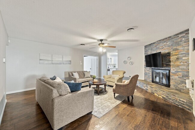 Building Photo - 8009 Northbrook Dr