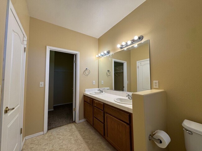 Building Photo - 747 W Siena Ln