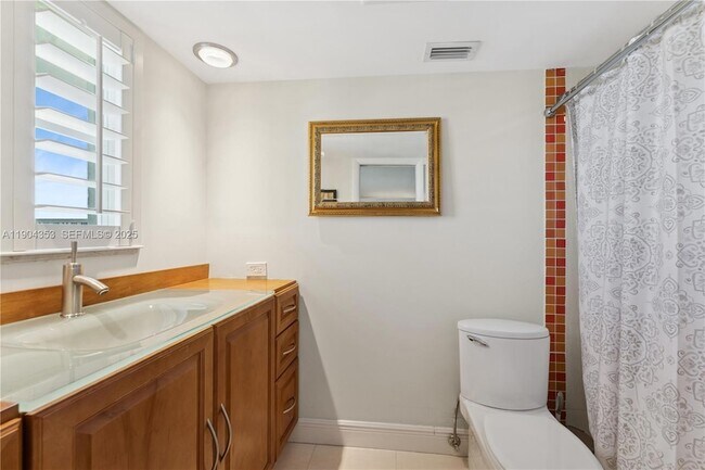 Building Photo - 1160 Hillsboro Mile