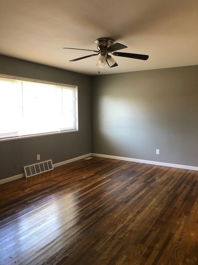 Building Photo - 3 Bedroom 1 Bath Beautifully Updated Home in Florissant, MO.