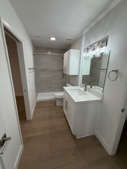 Building Photo - 1122 N 87th St