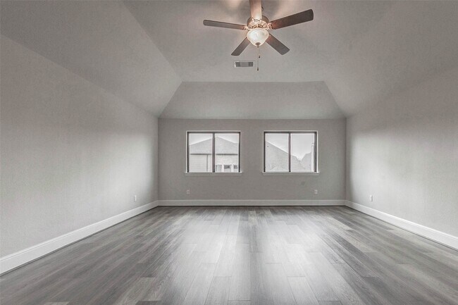 Building Photo - 30627 S Creek Way